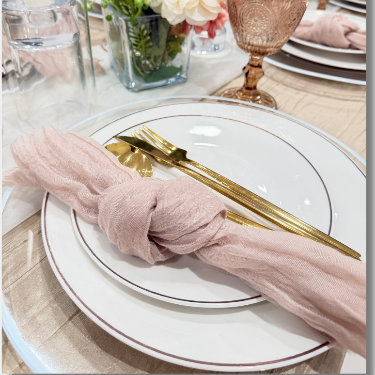 white dinner plate with gold rim 10.5”